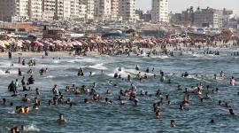 المواطنون يتجهون للبحر في غزة (صورة أرشيفية)