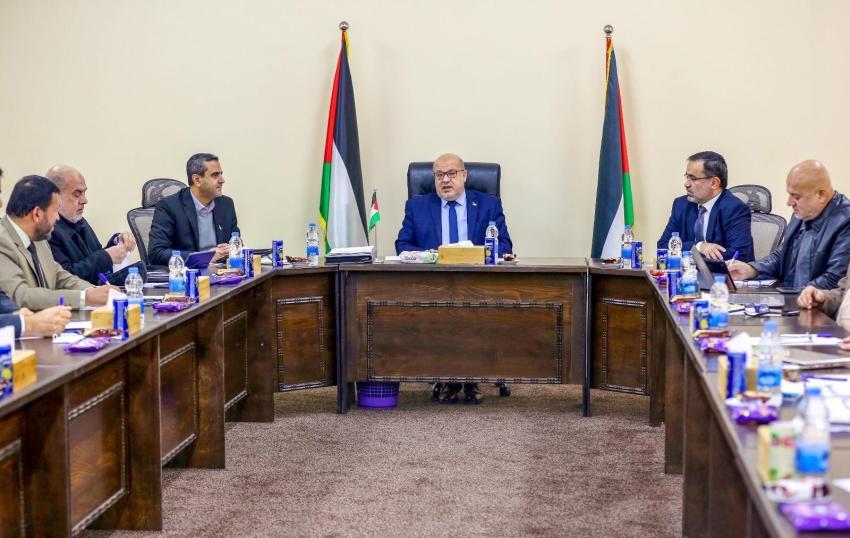 جانب من اجتماع متابعة العمل الحكومي بغزة