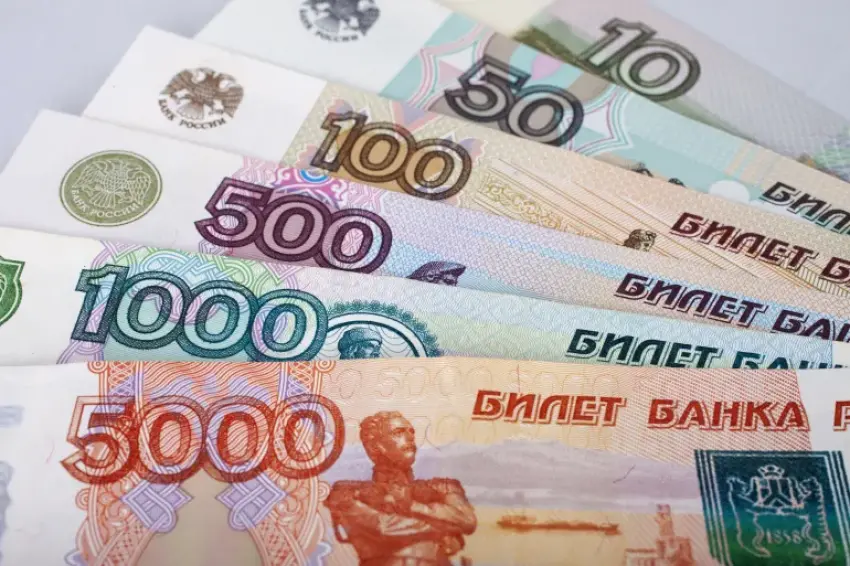 بعد رفع الفائدة.. ارتفاع سعر الروبل الروسي