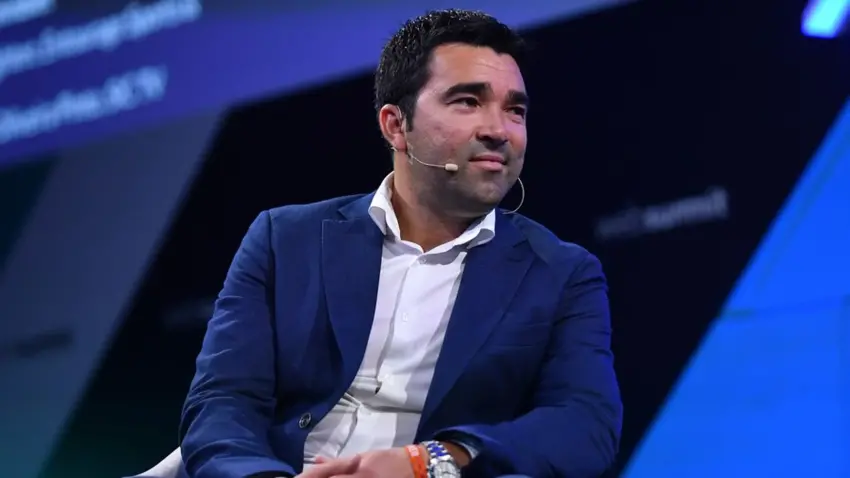 برشلونة يعلن تعيين ديكو مديراً رياضياً