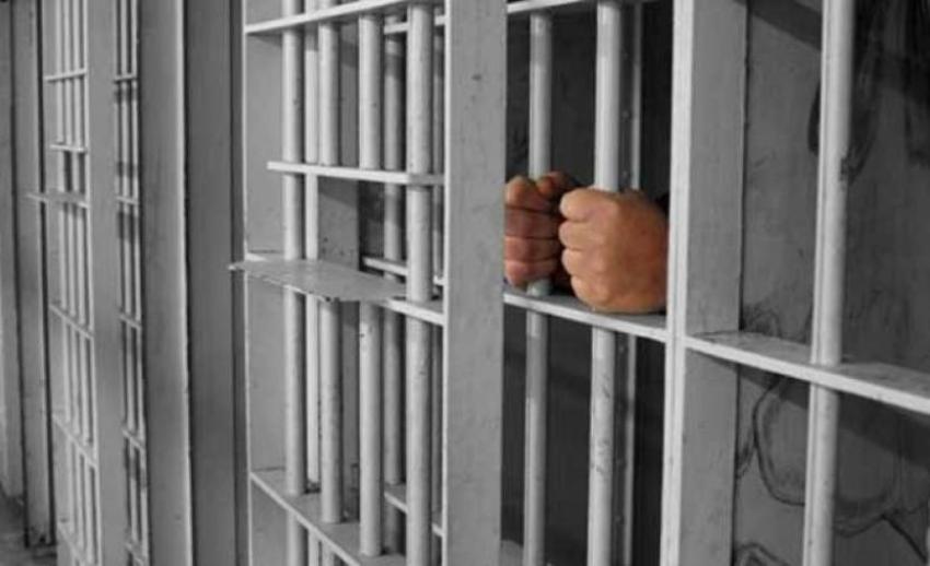 مركز حنظلة للأسرى: ثلاثة أسرى يدخلون أعوامًا جديدة في سجون الاحتلال